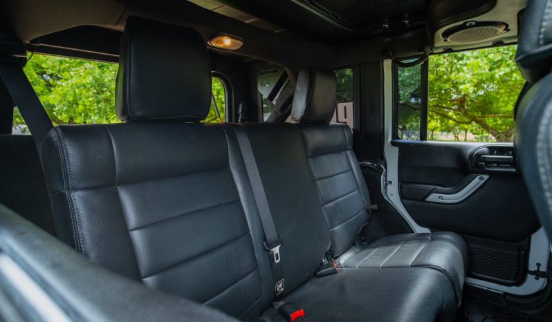 
								2012 Jeep Wrangler Unlimited 3.6L Rubicon full									