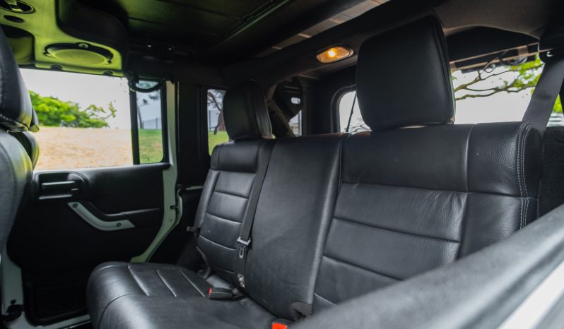 
								2012 Jeep Wrangler Unlimited 3.6L Rubicon full									