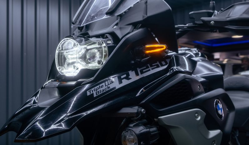 
								2022 BMW 1200GS 1250GS Triple Black full									
