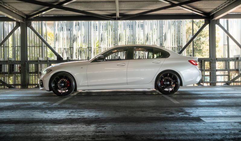 
								2019 BMW 3 Series 320d M Sport Launch Edition full									