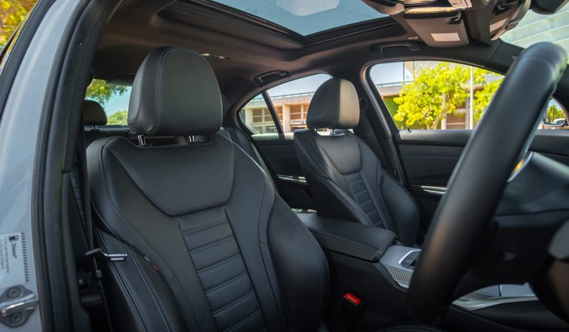 
								2019 BMW 3 Series 320d M Sport Launch Edition full									