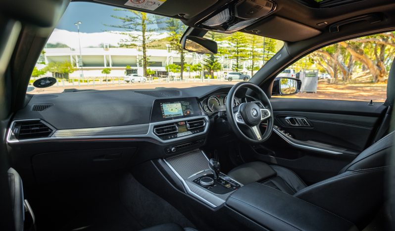 
								2019 BMW 3 Series 320d M Sport Launch Edition full									