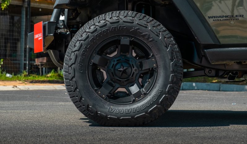 
								2015 Jeep Wrangler Unlimited 3.6L Rubicon full									
