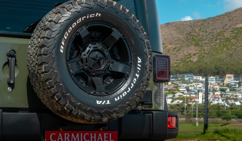 
								2015 Jeep Wrangler Unlimited 3.6L Rubicon full									