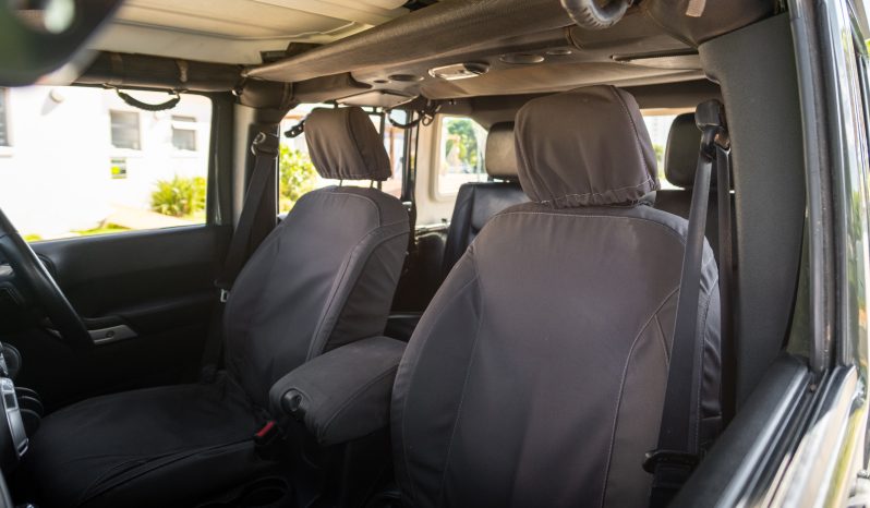 
								2015 Jeep Wrangler Unlimited 3.6L Rubicon full									