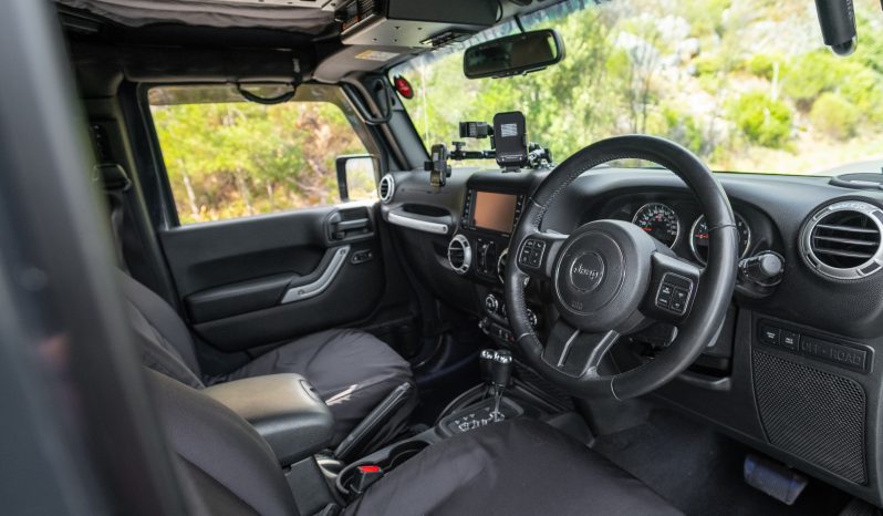
								2017 Jeep Wrangler Unlimited 3.6L Rubicon full									