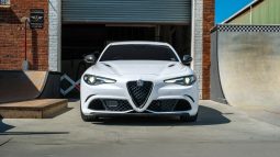 
										2019 Alfa Romeo Giulia Quadrifoglio full									
