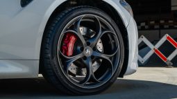 
										2019 Alfa Romeo Giulia Quadrifoglio full									