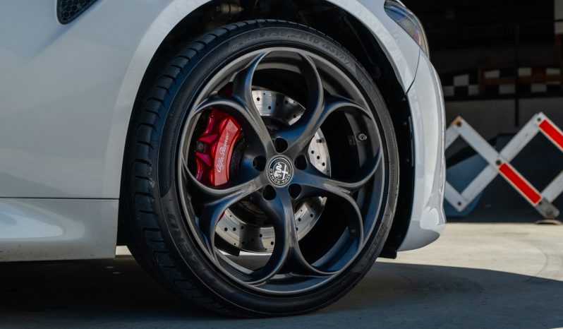 
								2019 Alfa Romeo Giulia Quadrifoglio full									