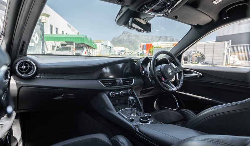 
								2019 Alfa Romeo Giulia Quadrifoglio full									