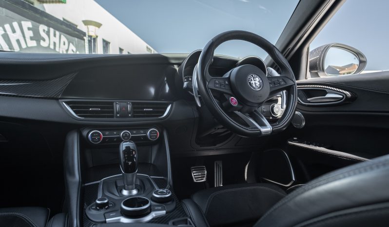 
								2019 Alfa Romeo Giulia Quadrifoglio full									