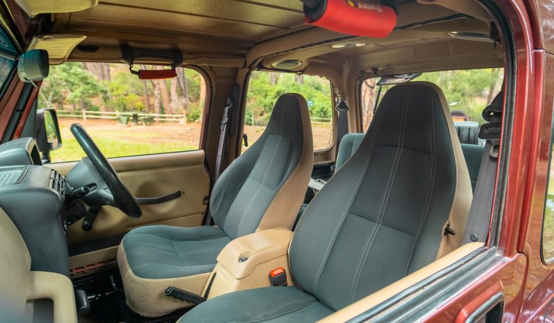 
								2001 Jeep Wrangler 4.0L Sahara full									