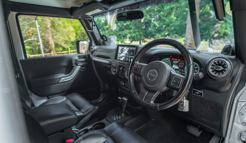 
								2012 Jeep Wrangler 3.6L Sahara full									