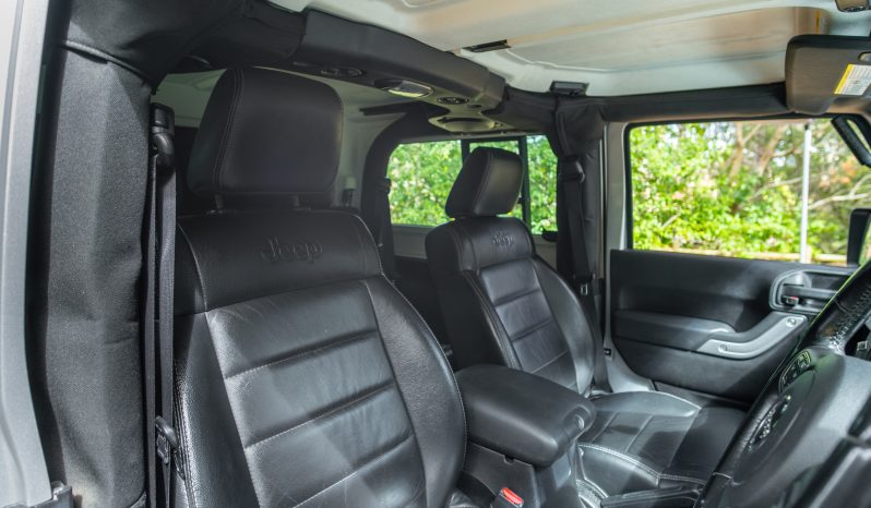 
								2012 Jeep Wrangler 3.6L Sahara full									
