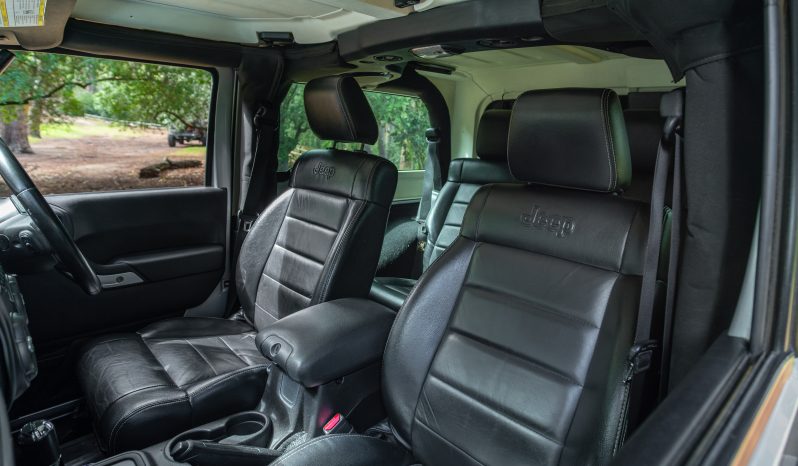
								2012 Jeep Wrangler 3.6L Sahara full									