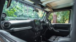 
										2012 Jeep Wrangler 3.6L Sahara full									