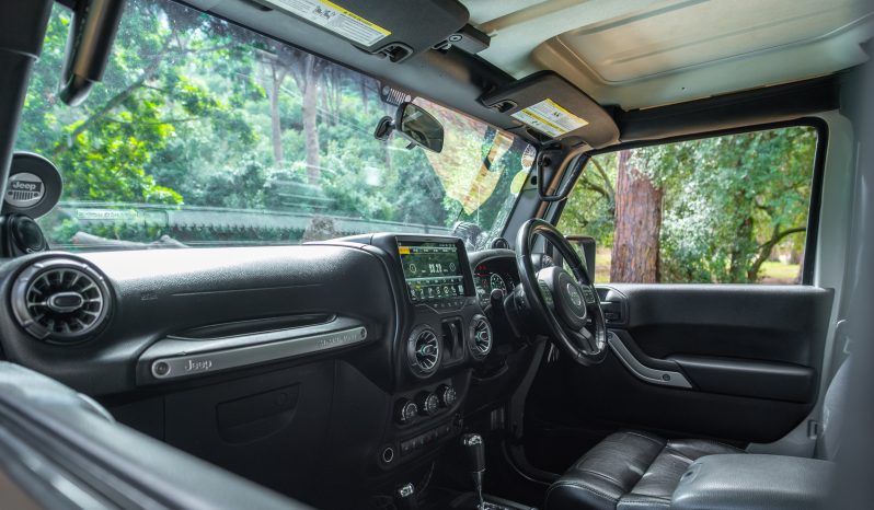 
								2012 Jeep Wrangler 3.6L Sahara full									