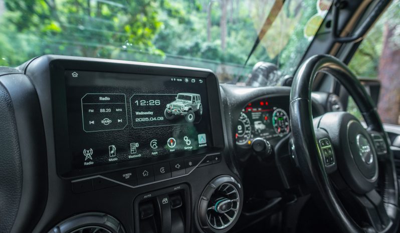 
								2012 Jeep Wrangler 3.6L Sahara full									