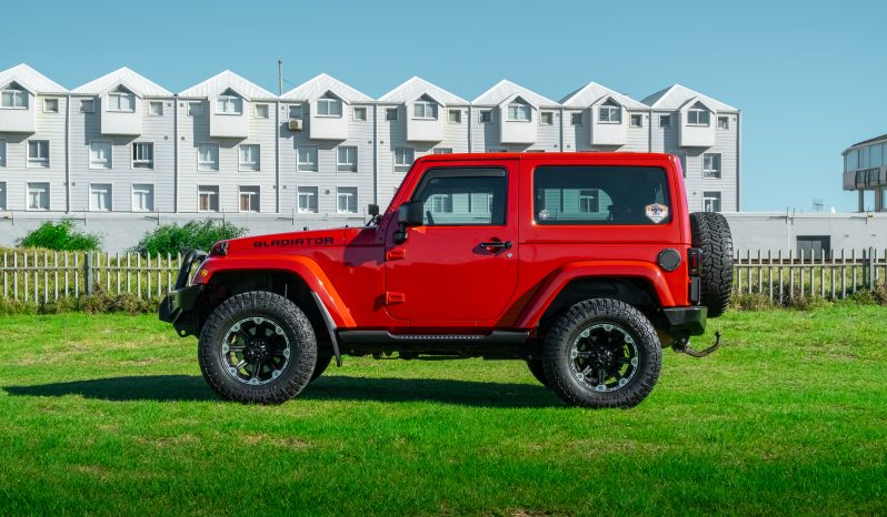 
								2013 Jeep Wrangler 3.6L Sahara full									