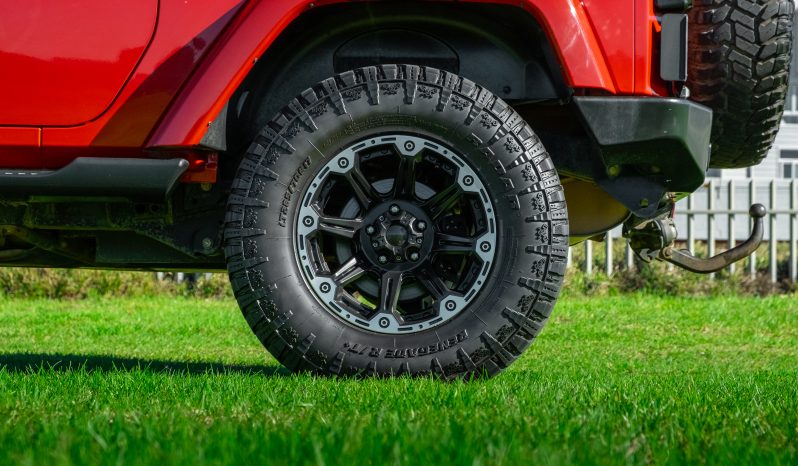 
								2013 Jeep Wrangler 3.6L Sahara full									