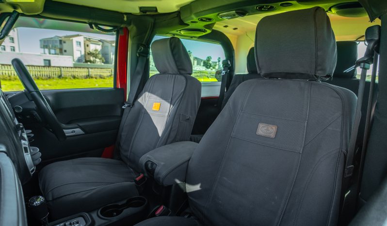 
								2013 Jeep Wrangler 3.6L Sahara full									