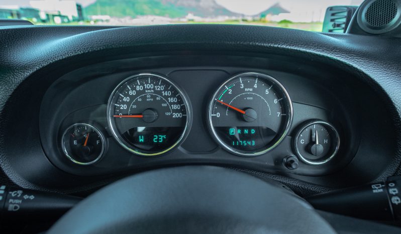 
								2013 Jeep Wrangler 3.6L Sahara full									