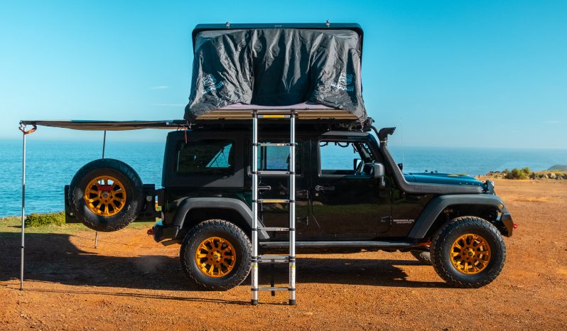 
								2015 Jeep Wrangler Unlimited 3.6L Rubicon full									