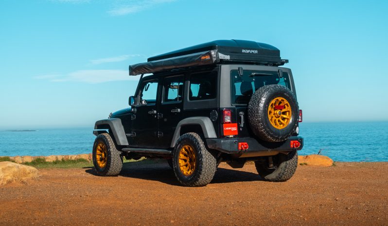 
								2015 Jeep Wrangler Unlimited 3.6L Rubicon full									