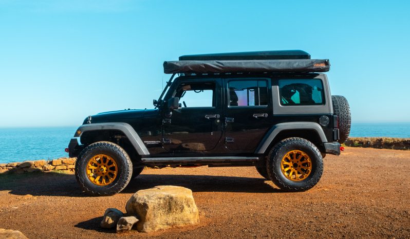 
								2015 Jeep Wrangler Unlimited 3.6L Rubicon full									