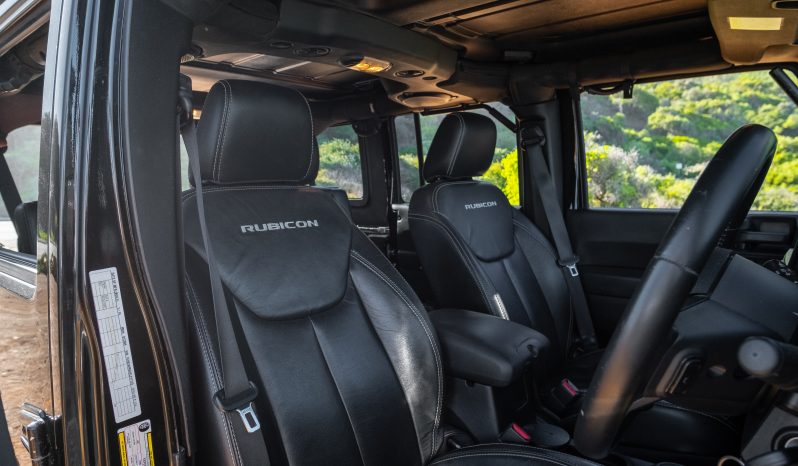 
								2015 Jeep Wrangler Unlimited 3.6L Rubicon full									