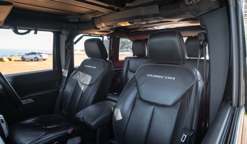
								2015 Jeep Wrangler Unlimited 3.6L Rubicon full									