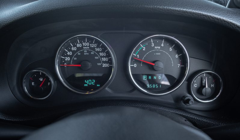 
								2015 Jeep Wrangler Unlimited 3.6L Rubicon full									